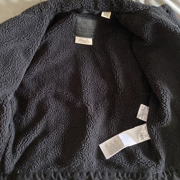 Levi’s Premium Jean Jacket - Picture 3 of 3